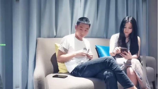 总全国探花约了个高颜值长裙妹子，骑乘抱着抽插猛操呻吟诱人