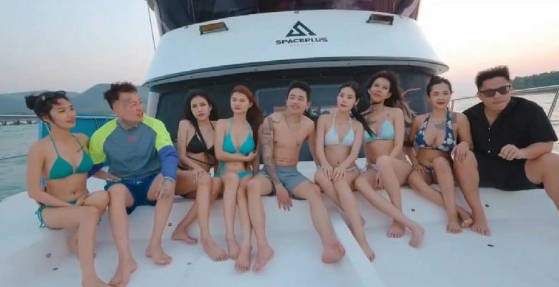 沒有什麼比租一艘遊艇和辣妹在海上盡情狂歡更棒的了