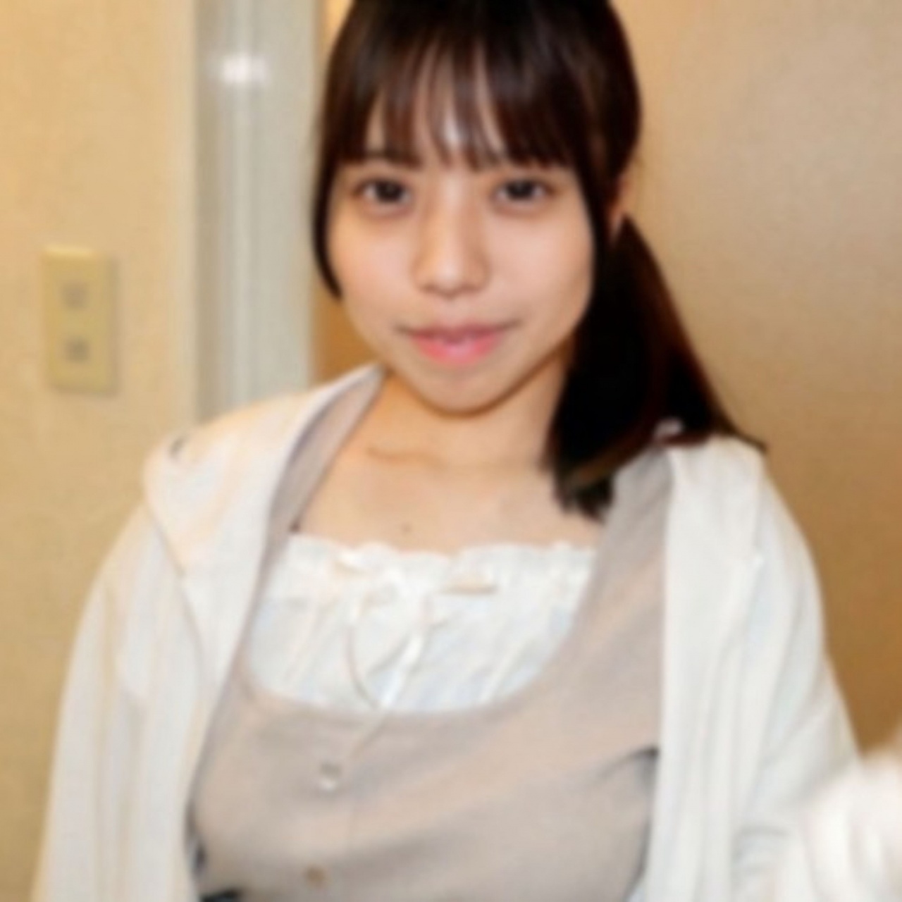 FC2 PPV 4713690 【無】童顔がヤバい！チョ～お目目クリクリの可愛すぎるお顔に大量顔射でベトベト！ウブな見た目に反してエッチな事は大好き！顔射と中だし⤴※特典高画質