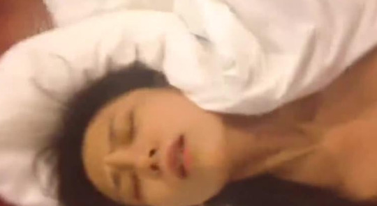 据说是某电视台台长潜规则美女主持人被曝光