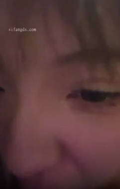 嘴上說著雞巴很臭，很難吃，但是身體卻很誠實