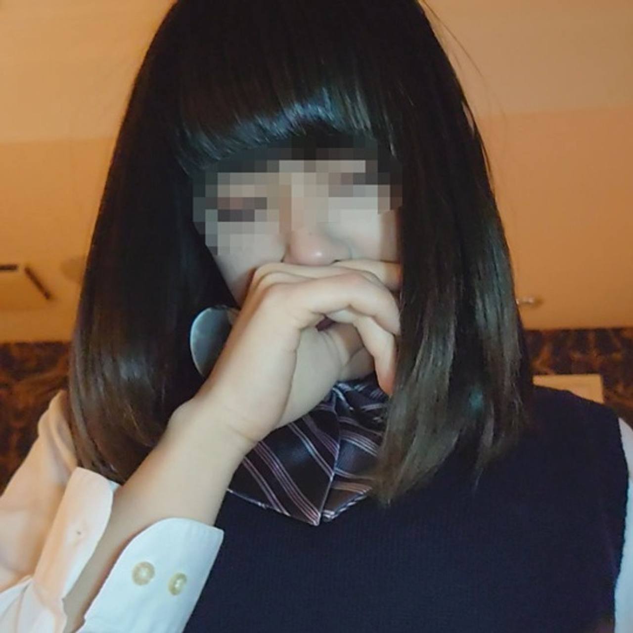 FC2 PPV 4702974 【無・制服コス】スタイル抜群な美脚プリケツ美女の剛毛マンコにナマ挿入でザーメンを大量中出し【特典で高画質】