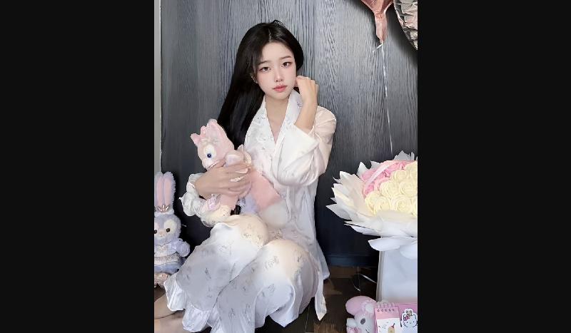 河南銀行極品高顏值剛畢業的反差實習生 張文靜