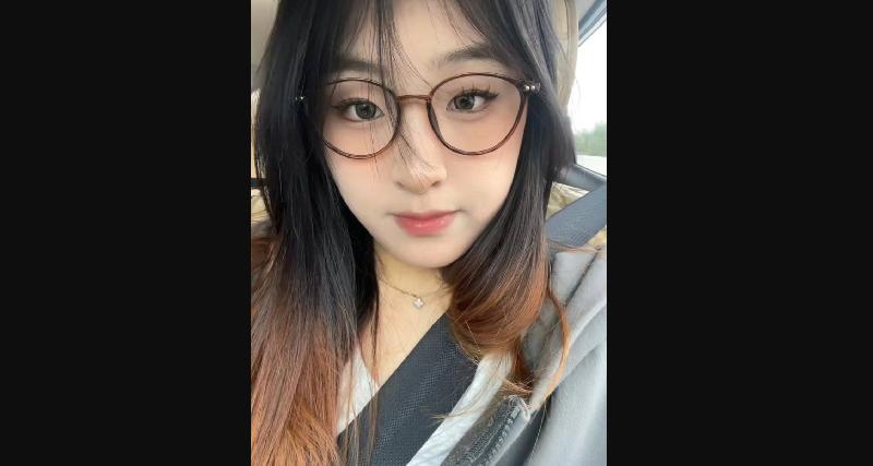 極品蜜桃臀眼鏡學生妹反差婊