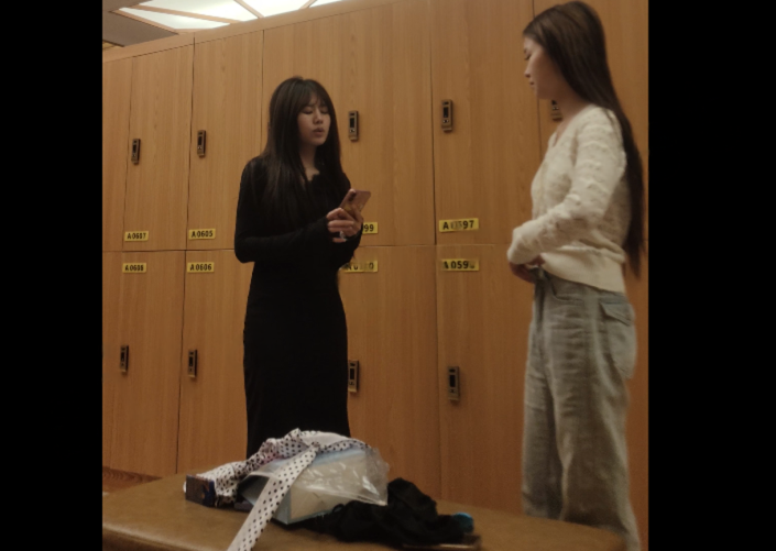 【温泉篇】两个极品身材颜值的美女换了泳衣后别具诱惑