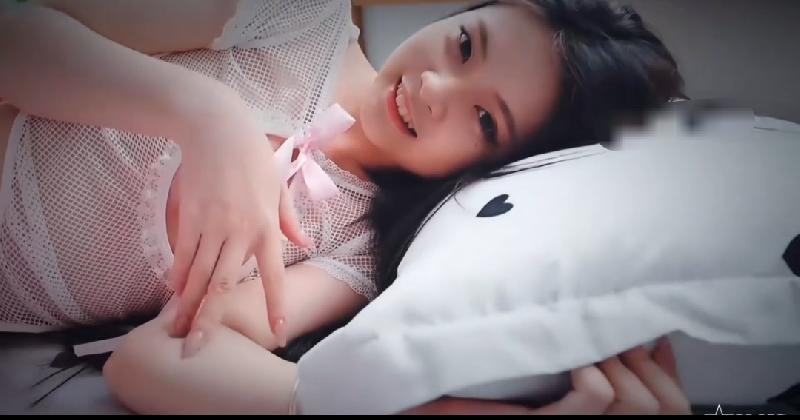 18岁极品学生妹