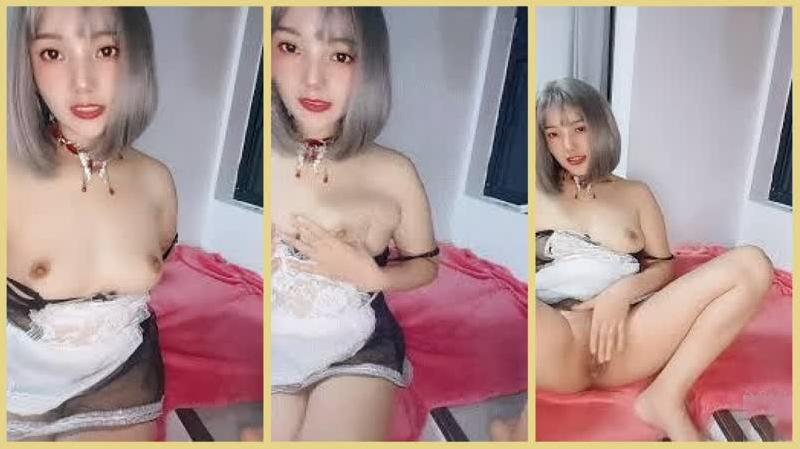 高颜值短发极品御姐女仆情趣诱惑，撩骚互动听指挥脱光光揉奶玩逼，口交假鸡巴道具抽插掰开给狼友看特写好骚