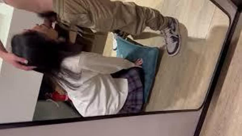 【极品泄密】，学生妹和男友楼梯口啪啪，蜜桃臀后入，真实生活照，反差婊很骚很淫荡