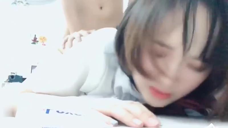 约操坚挺白嫩奶子学生制服小妹趴着舔蛋口交大屌牵着链子地上爬行后入极品大屁股操的浪叫不止喊不行了