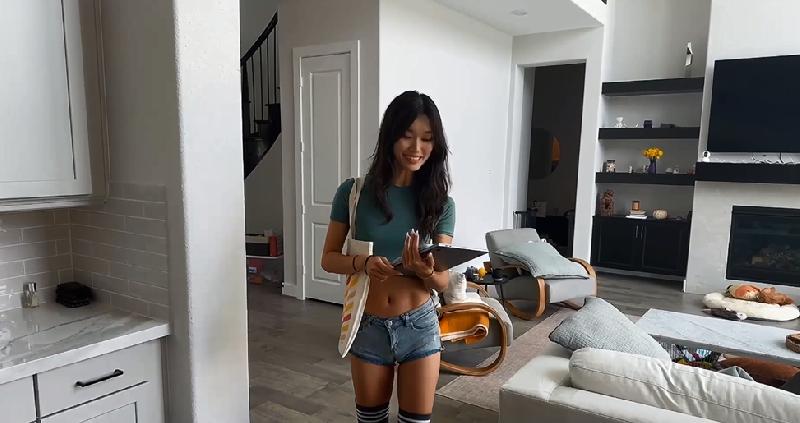 天然乳晃可愛肛門被大洋肉棒中出