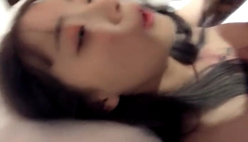 看似清純萌妹子原來骨子裡這麼騷