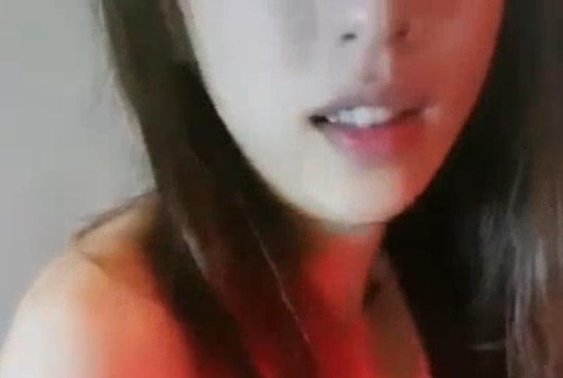 妹子顏值高聲音感性